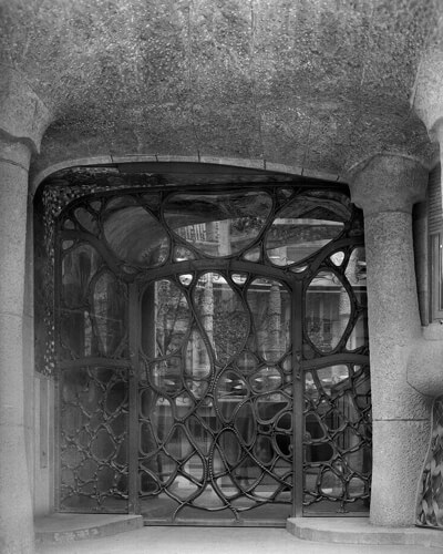 arquitectura pedrera porta casa mila