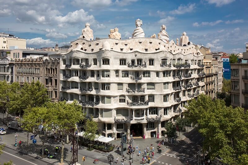 casa mila la pedrera gaudi barcelona